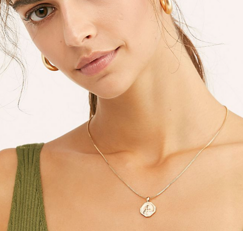 Sofia Pendant Necklace in Coral